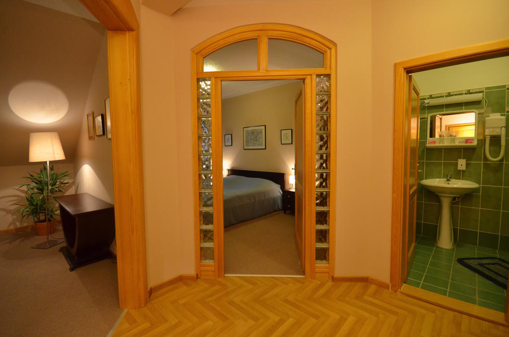 Art Garni Hotel Kanjiza Phòng bức ảnh