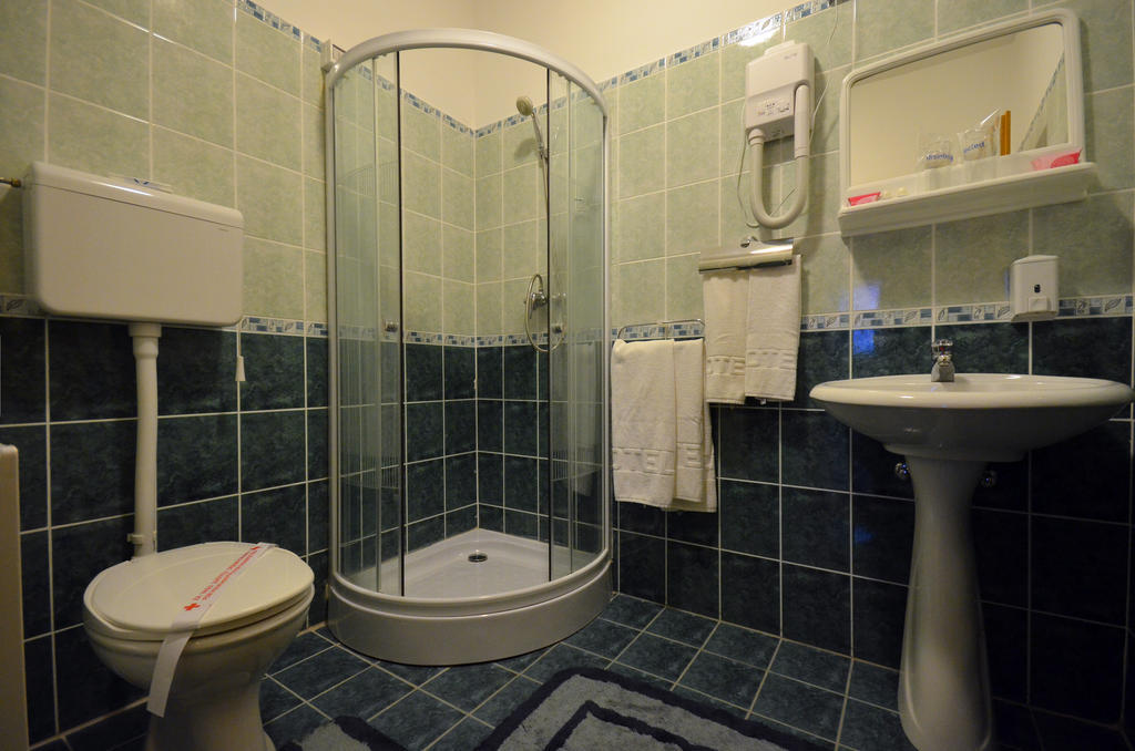 Art Garni Hotel Kanjiza Phòng bức ảnh